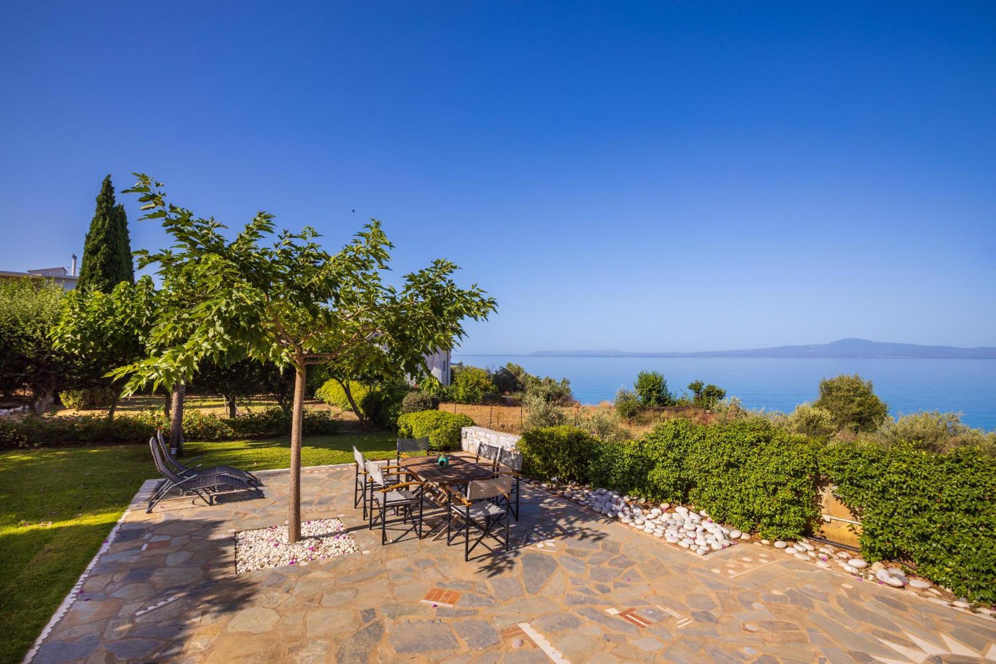 Messinian Blue Seaside Villa Kalamáta Kültér fotó