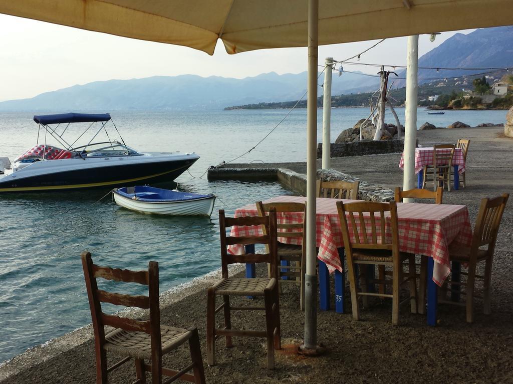 Messinian Blue Seaside Villa Kalamáta Kültér fotó