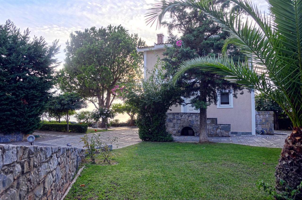 Messinian Blue Seaside Villa Kalamáta Kültér fotó